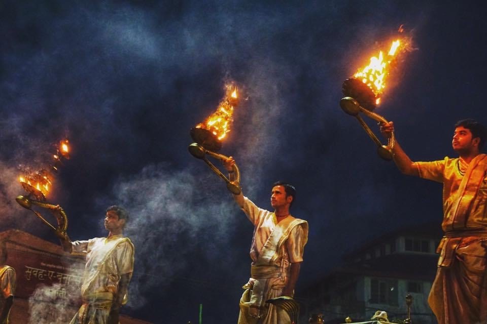 morning arati at assi ghat varanasi