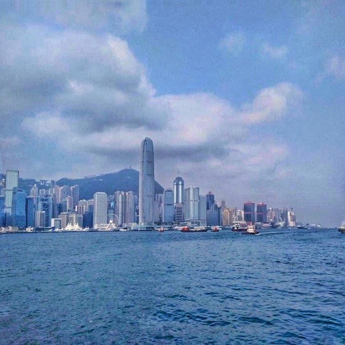 Vibrant Tsim Sha Tsui that overwhelms visitors to Hong Kong